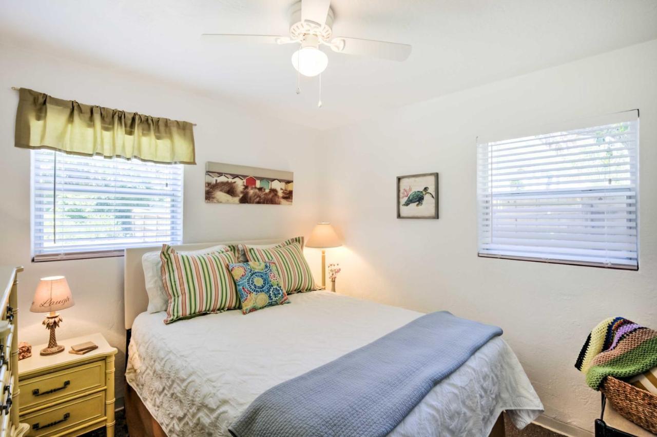 New Smyrna Beach Abode With Fire Pit, Walk To Beach! Eksteriør bilde